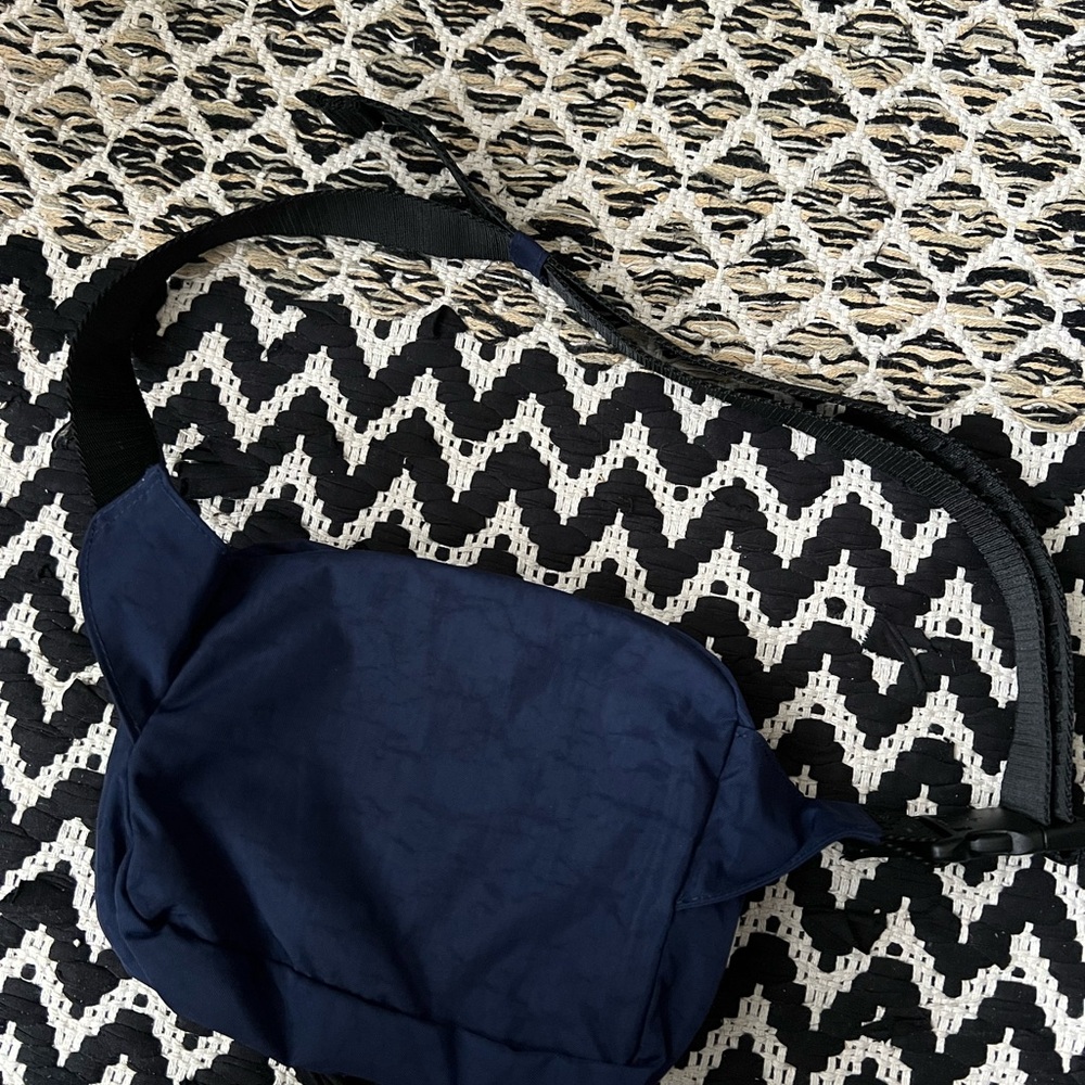 BAGGU Crossbody Bag with Hello Kitty Apple Design - Picture 2 of 5